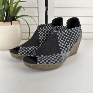 Bernie Mev Sabrina Peep Toe Wedge Heel Black Pewter Stretch Shoe Size EU 39 US 8